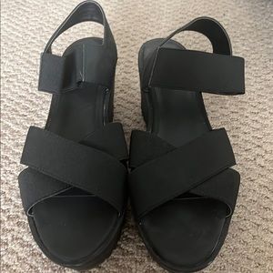 Black Wedge/Platform Sandles!